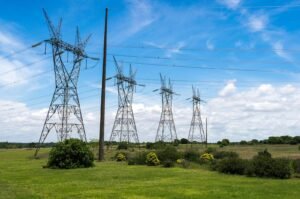 Português A Usina Hidrelétrica de Itaipu (em espanhol: Itaipú, em guarani: Itaipu) é uma usina hidrelétrica binacional localizada no Rio Paraná, na fr