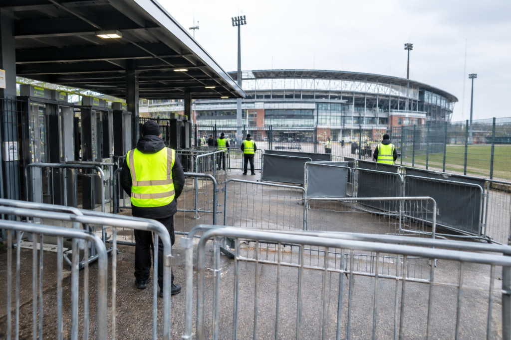Os confrontos ocorreram após a partida das quartas de final no Ibrox.