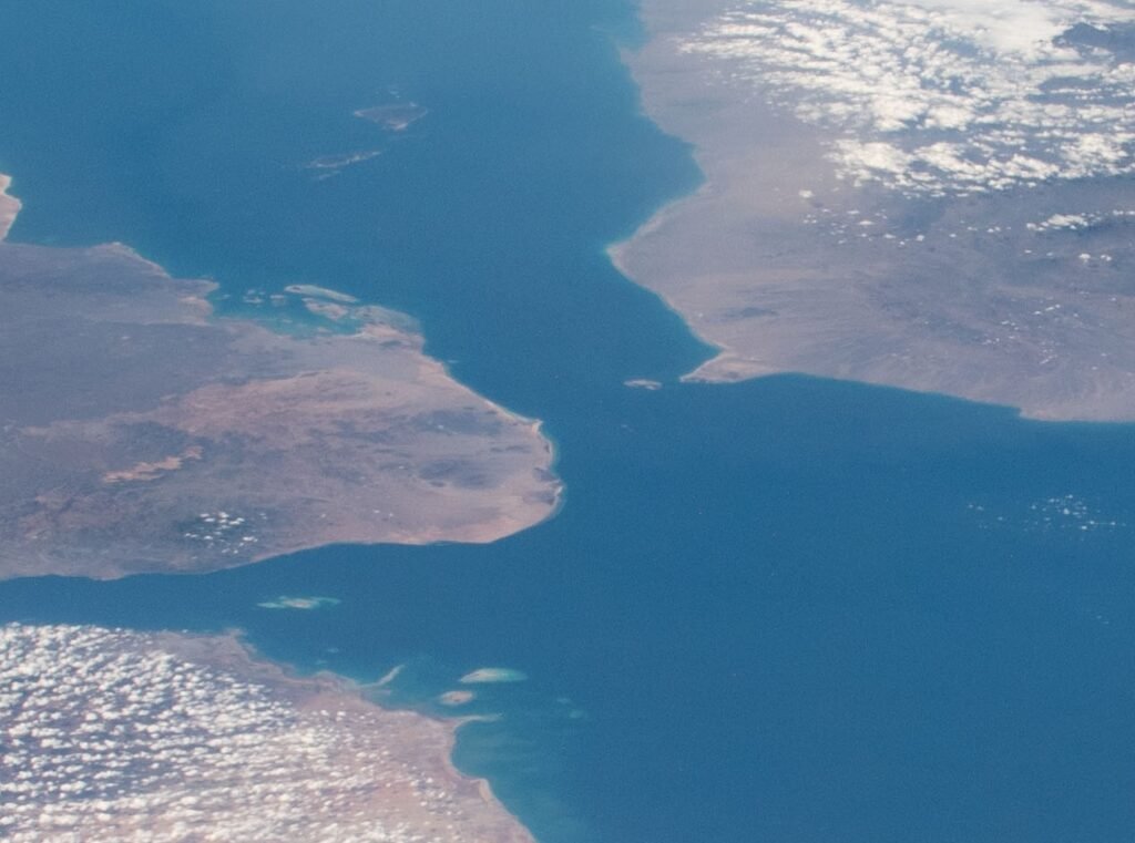 Segundo Pezeshkian, os houthis assumiram neste mês o controle do Estreito de Bab el-Mandeb.