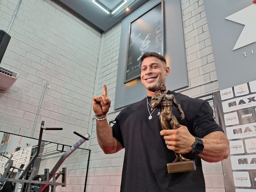 Ramon Dino terminou em terceiro lugar na Classic Physique do Olympia 2026.