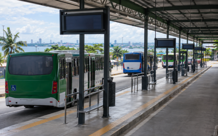 Ônibus retomam operação integral após paralisação em Manaus