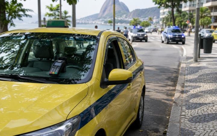 Polícia do Rio prende suspeitos de golpe com máquinas de cartão em táxis