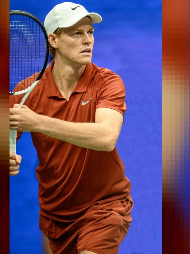 Jannik Sinner desiste do China Open por lesão no joelho